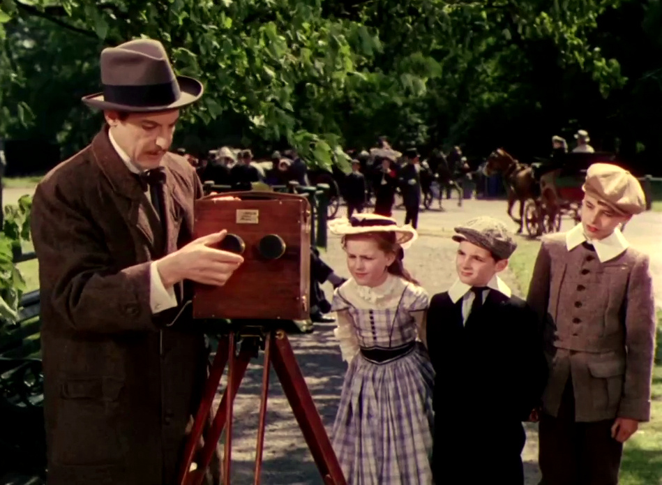 HudsonHarbor94's tweet photo. Best Of British (127) The Magic Box (1951) Dreamer Robert Donat provides sympathetic anchor as William Friese-Green, motion picture pioneer, ruined by future ambition. With burnished visuals &amp; formidable parade of British stars, a worthy document rather than embracing biography. https://t.co/NPEsNI210Z