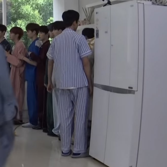 heybabydeul's tweet photo. wonwoo as tall                               also wonwoo
as a fridge                                        quarter of a bottle https://t.co/euIVaxZcm3