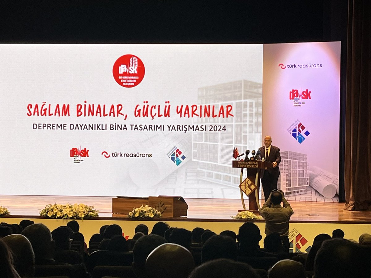 Özel Eğitim Topluluğu olarak Üniversitemizin ev sahipliği yaptığı DASK Depreme Dayalı Bina Tasarımı Yarışması Ödül Törenindeyiz. Yarışmaya katılan ve ödül alan tüm yarışmacıları tebrik ederiz 👏👏👏