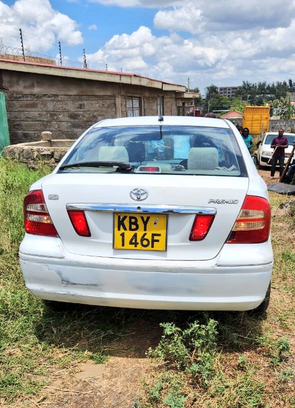 Detectives from Nairobi Regional HQs who were pursuing a case of a stolen motor vehicle from a garage along Kangundo Road have recovered several suspected stolen cars and motor vehicle parts at a yard in Utawala Estate, Nairobi.

Al-shabaab #ActionCountersTerrorism  #Nyako