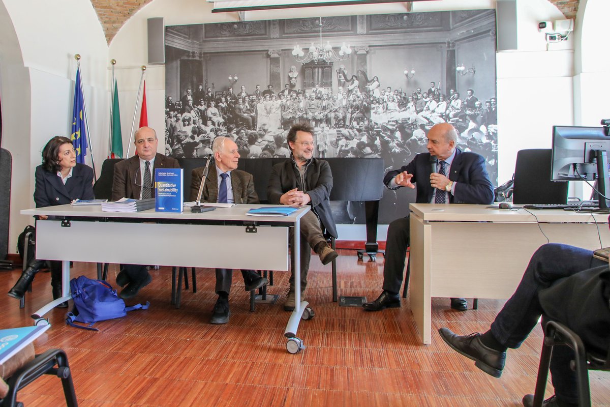 Una nuova #pubblicazione ad accesso aperto per condividere gli approcci nei diversi campi della #sostenibilitàquantitativa: si è tenuta oggi la conferenza stampa di presentazione del volume edito da Springer ogs.it/it/notizie/obi…