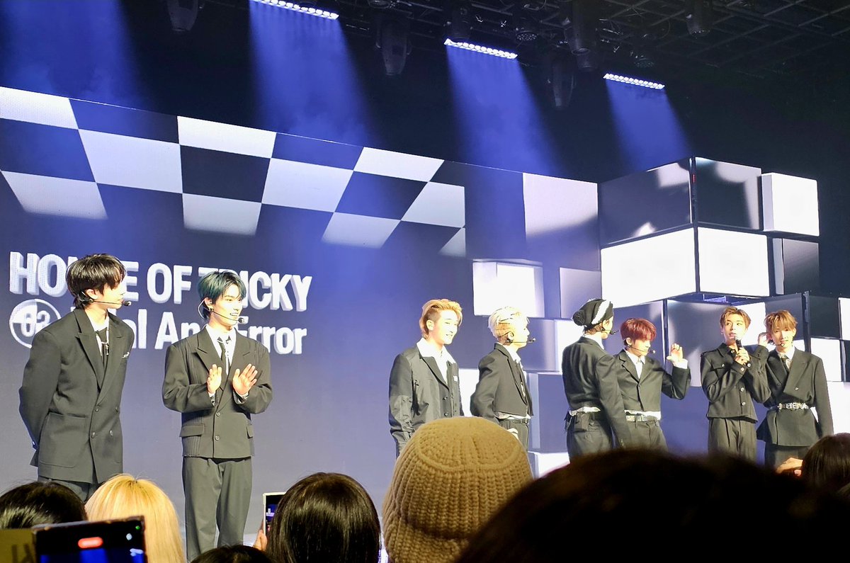 mgsreayo's tweet photo. The showcase was so much fun!!  I love the new songs and it was so fun getting to watch them perform so close.  Xikers fighting!!! 

#xikers #싸이커스 #3RDMINIALBUM #HOUSE_OF_TRICKY #Trial_And_Error #KQ https://t.co/ujObQ1PyIq