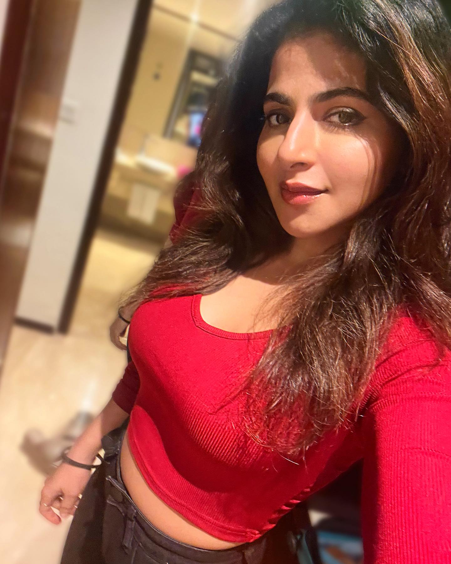 GIESCwYagAEA1E4?format=jpg&name=large