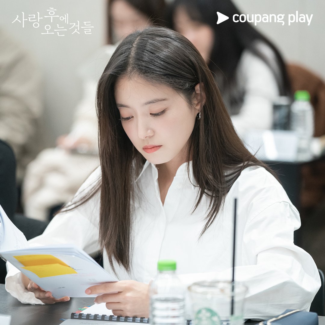 CoupangPlay's tweet photo. 대본 리딩 현장만으로 감성 풀충 완료💕

#사랑후에오는것들 #WhatComesAfterLove #愛のあとにくるもの #쿠팡플레이 #CoupangPlay #이세영 #사카구치켄타로 #坂口健太郎 #홍종현 #나카무라안 https://t.co/zMwhLK4Ot6