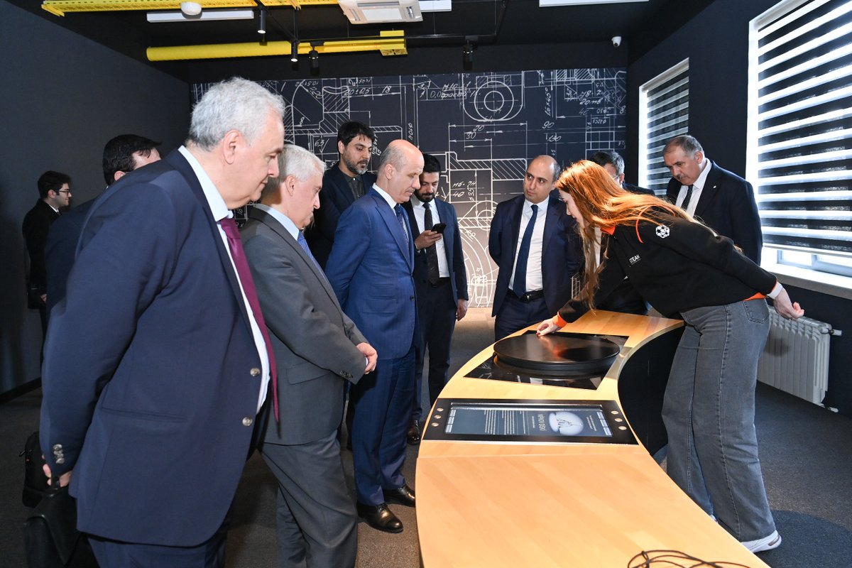 Türkiye-Azerbaycan Üniversitesinin kuruluş çalışmaları için Azerbaycan'a resmi bir ziyaret gerçekleştirdik. Temaslarımız kapsamında Azerbaycan Bilim ve Eğitim Bakanı Emin Emrullayev'le bir araya geldik.