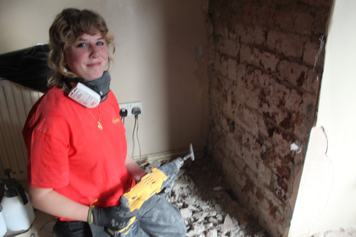It's National empty homes week & @CanopyHousing is currently retrofitting an empty prop, with help from one of our many amazing volunteers! #emptyhomes #retrofit @LandAid @ClimateActLeeds @PeopleRetrofit @LeedsCommFound @TNLComFund @TracyBrabin @WestYorkshireCA @carboncopy_eco