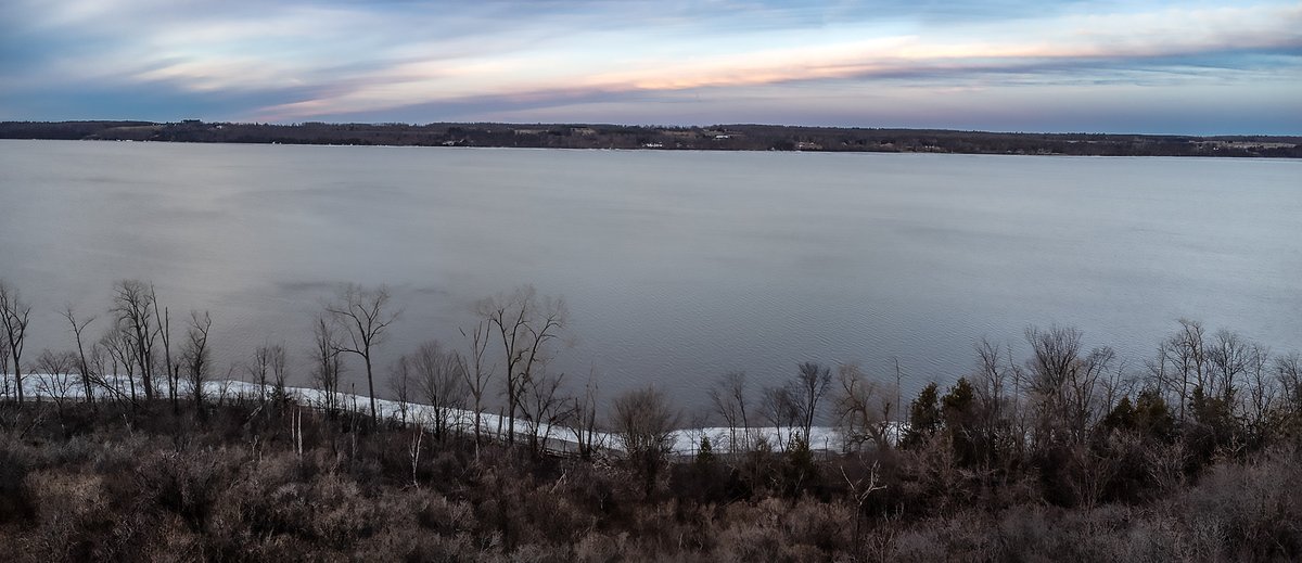 harry_fosters's tweet photo. This is crazy. Last night it was all ice out front, I could see some open water downriver but then it was ice as far as I could see upriver too. This morning, our ice is all gone. The average for this happening over the last 42 years is April 15. #iceout #Mar07 #OttawaRiver https://t.co/buRPxj5s2n