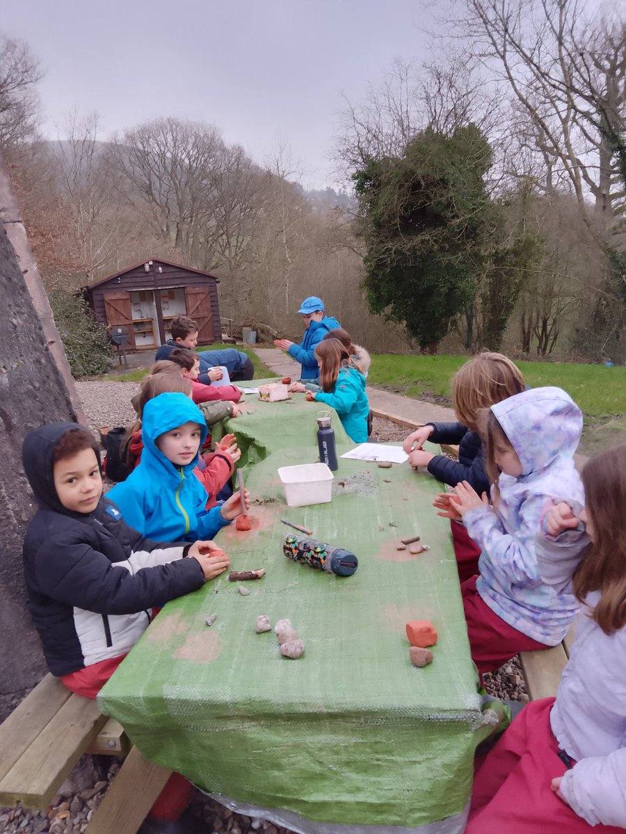 Iron age activities this morning! Round house building and clay bowls making! <a href="/somerspark/">susan cottrell</a> @4EM @spmvcedar