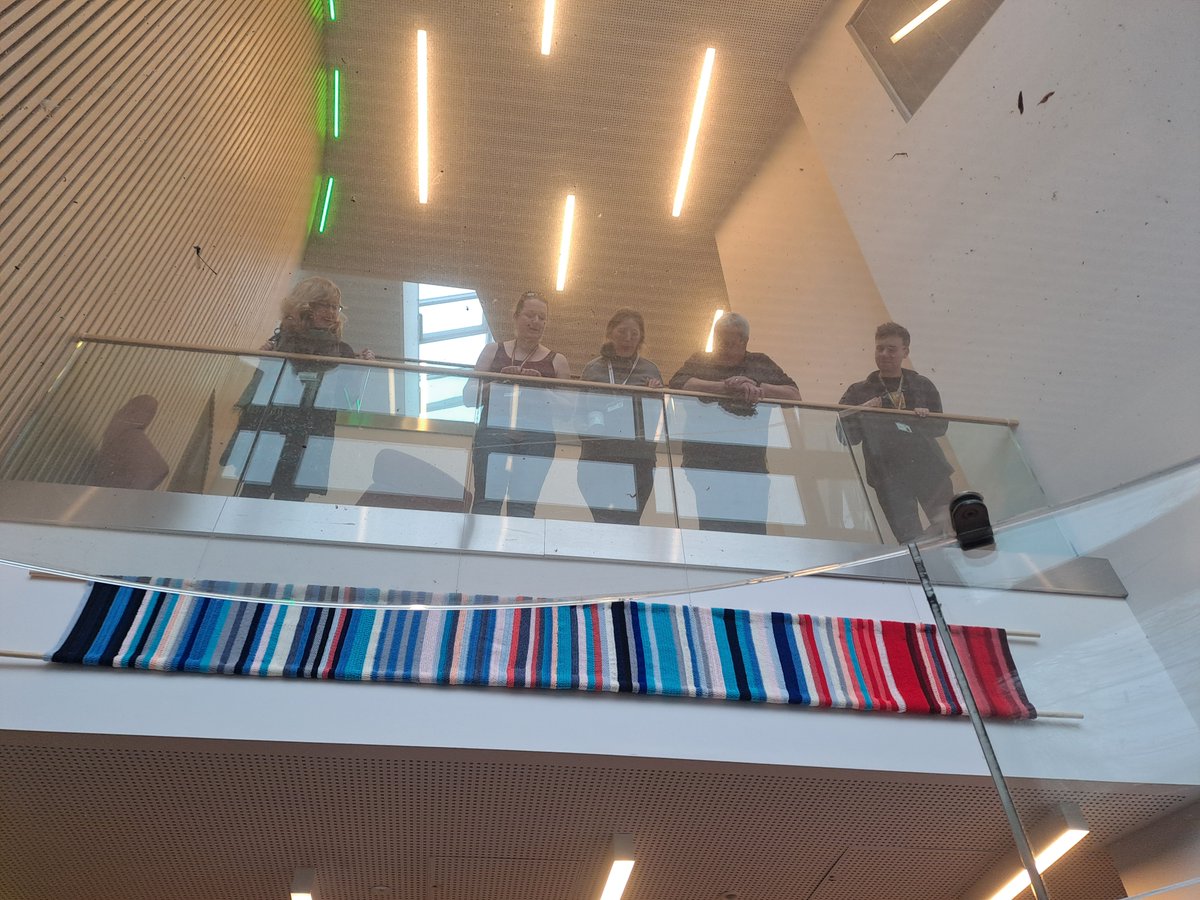 ICYMI - last week we unveiled our impressive climate stripes banner, knitted by talented @UniOfYork colleagues. If you are visiting the @YorkEnvironment building, then please look up🧶🌍 #climatebreakdown #showyourstripes
