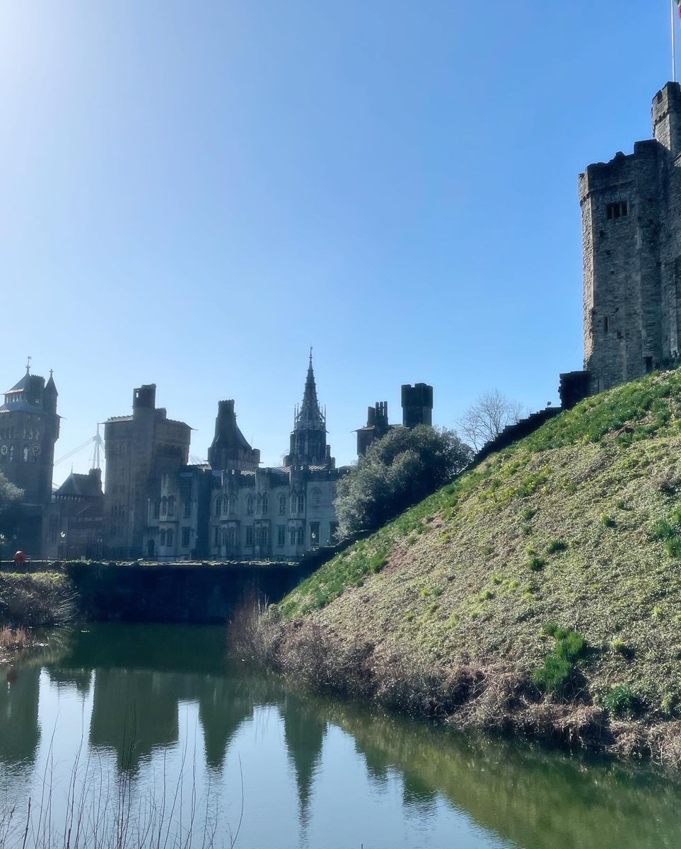 schmeener's tweet photo. Had a lovely day in Cardiff yesterday, exploring the city, doing some shopping, and seeing Bill Bailey with my favorite human. Back to work today but what a nice midweek break. https://t.co/MmHmm0hBNd