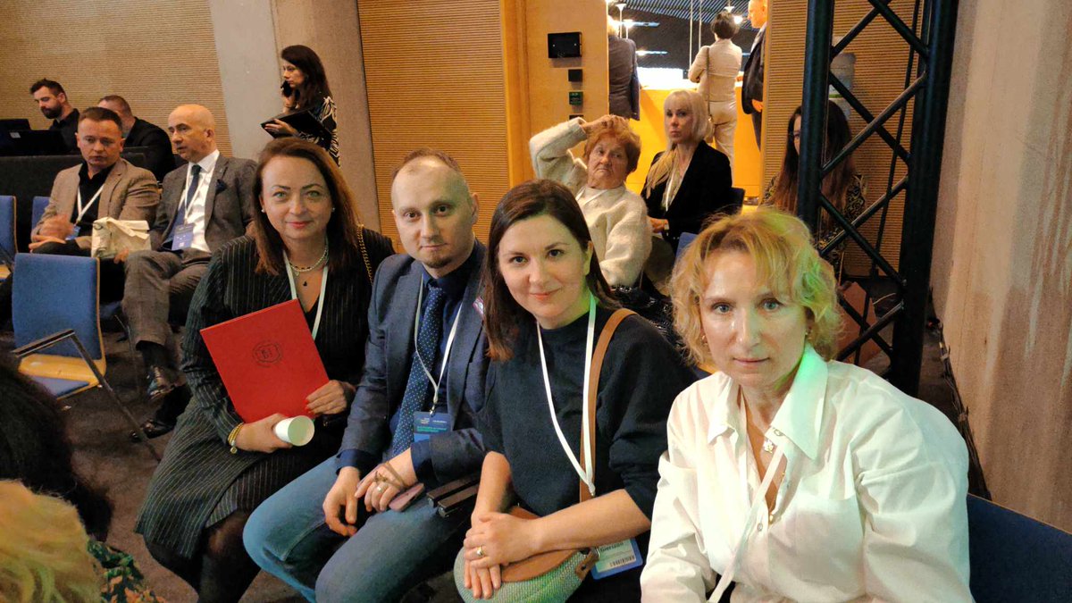 kzzpmld (@kzzpmld) on Twitter photo #HCC <a href="/rynekzdrowia/">rynekzdrowia.pl</a> Katowice, #kzzpmld razem z Prezes <a href="/KIDL_Diagnosci/">KIDL</a> <a href="/MonikaPintal/">Monika Pintal-Ślimak</a>. Czekamy na sesję "Jak powinna układać się współpraca samorządów zawodowych i resortu zdrowia, aby skorzystał na niej pacjent?" #HCC <a href="/rynekzdrowia/">rynekzdrowia.pl</a> Katowice, #kzzpmld razem z Prezes <a href="/KIDL_Diagnosci/">KIDL</a> <a href="/MonikaPintal/">Monika Pintal-Ślimak</a>. Czekamy na sesję "Jak powinna układać się współpraca samorządów zawodowych i resortu zdrowia, aby skorzystał na niej pacjent?"
