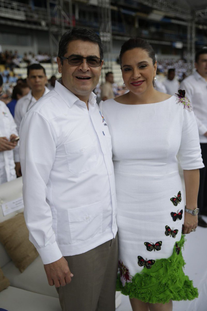 anagarciacarias's tweet image. ¡Bendiciones!

A las 5 de la mañana hoy hable con @JuanOrlandoH oramos juntos y me pidió les agradezca cada una de sus oraciones por su vida. 
Dios esta en control y su verdad no puede ser ocultada nunca. 

Les pido sigamos en oración por la pronta libertad y regreso a casa de…