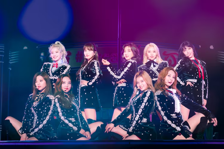 Twiceiland's tweet photo. 2019年の本日はTWICE初のドームツアー「Dreamday」の開幕日！日本デビュー以来の念願だった「ドームのステージに立ちたい」という”夢”がタイトルに込められており、京セラドーム・東京ドーム・ナゴヤドームの3会場5公演で約22万人を動員。最終公演ではファンのコメント映像が上映され9人は涙を流した。 https://t.co/4NvPvAdXnY