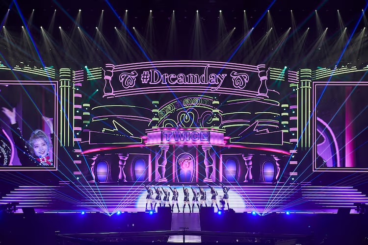 Twiceiland's tweet photo. 2019年の本日はTWICE初のドームツアー「Dreamday」の開幕日！日本デビュー以来の念願だった「ドームのステージに立ちたい」という”夢”がタイトルに込められており、京セラドーム・東京ドーム・ナゴヤドームの3会場5公演で約22万人を動員。最終公演ではファンのコメント映像が上映され9人は涙を流した。 https://t.co/4NvPvAdXnY