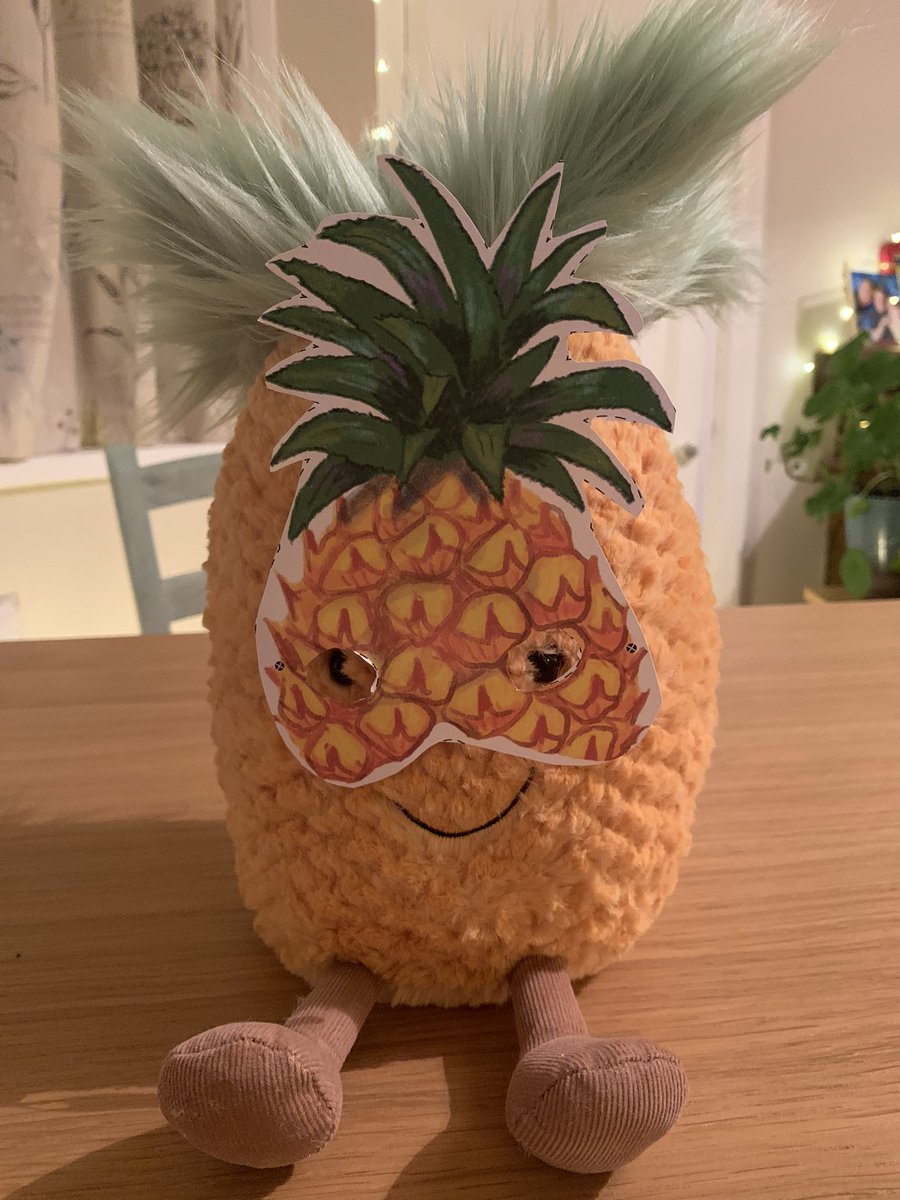 theapy's tweet photo. These #WBD 🍍 masks are an excellent disguise…except if you’re a 🍍 @OUPPrimary #theenormouspineapple #julianaoakley 
https://t.co/3cKtscGUJl https://t.co/f10Ug5lrHu