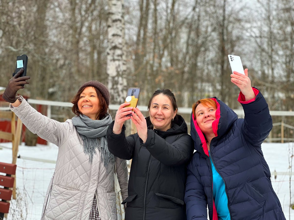 Hyvällä joukolla tänään uuttaa oppimassa. Hyvän elämän kotipalveluiden väki harjoitteli valokuvausta ja somepostausten tekoa. #HyvänElämänKotipalvelut #Foibekartano #some #digi #MeilläTöissä