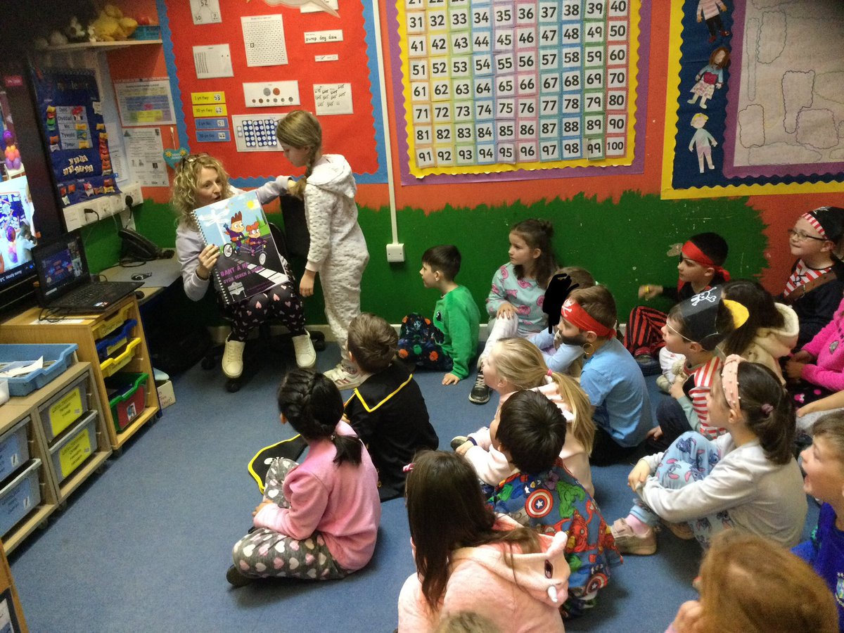 YGRhydypennau's tweet photo. Blwyddyn 2 yn gyffrous iawn i agor y llyfr maent wedi cyfrannu stori ato bore ‘ma 📚- diolch Seren a Sbarc 🏴󠁧󠁢󠁷󠁬󠁳󠁿! #diwrnodyllyfr 

Year 2 were very excited this morning to open the book they’ve contributed a story to 📚- thank you Seren and Sbarc 🏴󠁧󠁢󠁷󠁬󠁳󠁿! #worldbookday https://t.co/UeMLNt2PGe