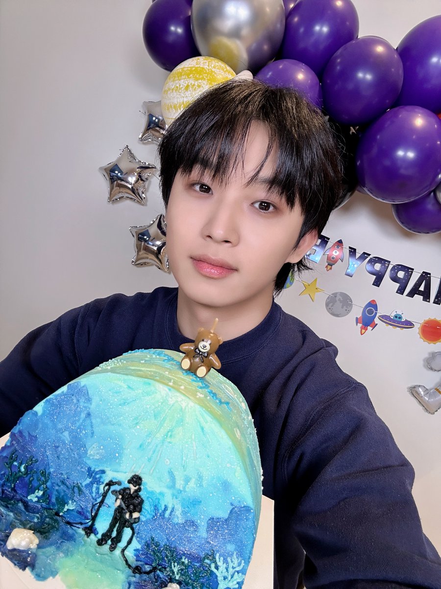 BTOBCOMPANY's tweet photo. [📸]

현식데이에 빠질 수 없는 멜로디💙
오늘도 함께해 주고 축하해 줘서
너무 너무 고마워요 🐻🎉

#비투비 #BTOB
#임현식 #LIMHYUNSIK
#HAPPY_HYUNSIK_DAY
@BTOB_IMHYUNSIK https://t.co/DWQimYNjnl