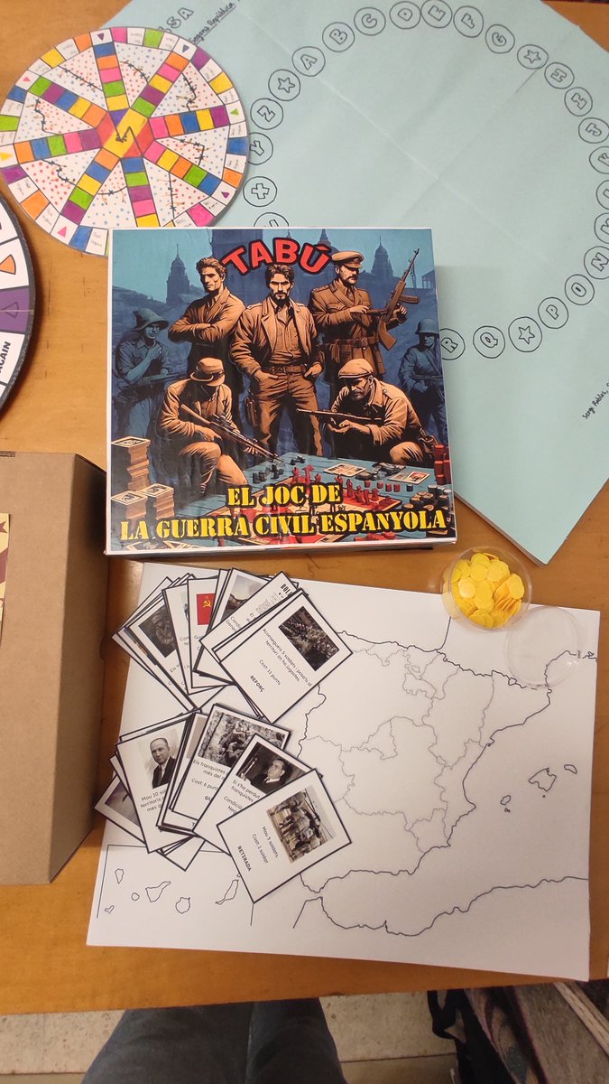 ins_alt's tweet photo. L'alumnat de 2n de batxillert treballa la Segona República i la Guerra Civil creant jocs de taula. N'hi ha de diferents com el clàssic Trivial amb els seus formatgets, el Memory o el Pasapalabra, i d'altres com el Tabú o un Qui Sóc? Edició Guerra Civil Espanyola. #insalt #2nbatx https://t.co/XUyiYTTmTe