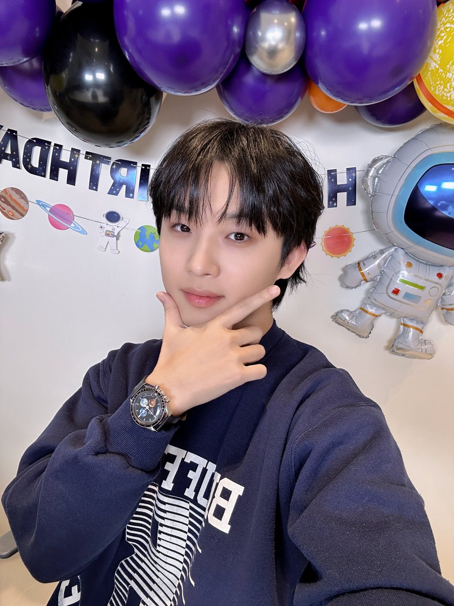 [📸]

현식데이에 빠질 수 없는 멜로디💙
오늘도 함께해 주고 축하해 줘서
너무 너무 고마워요 🐻🎉

#비투비 #BTOB
#임현식 #LIMHYUNSIK
#HAPPY_HYUNSIK_DAY
<a href="/BTOB_IMHYUNSIK/">임현식</a>