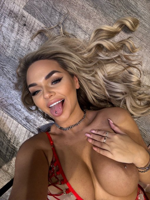 How do you like my piercings on mine 🍒🍒? Would you like a closer look?😋 https://t.co/PIpcebtC0d