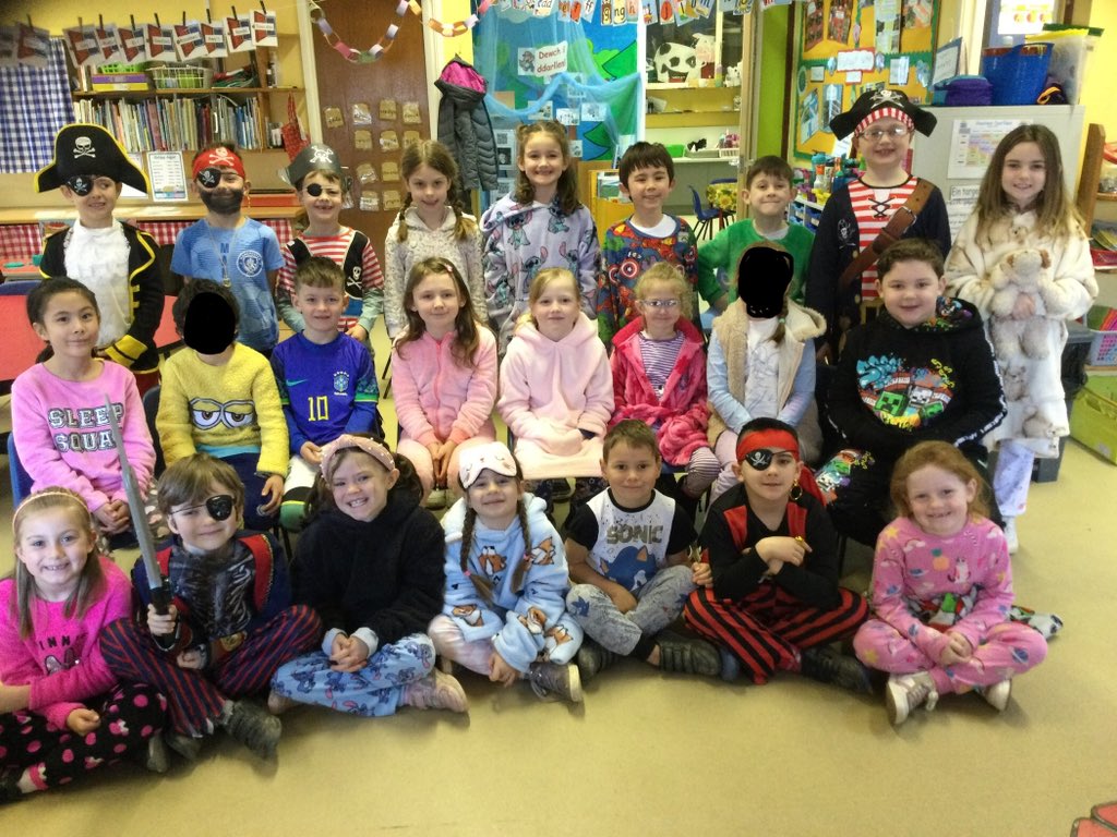 YGRhydypennau's tweet photo. ‘Môr Ladron mewn pyjamas’ dosbarthiadau Miss Jones a Mrs Jacobs 📚🏴‍☠️ #diwrnodyllyfr

Miss Jones and Mrs Jacobs’ classes as ‘Pirates in pajamas’ 📚🏴‍☠️ #worldbookday https://t.co/sMJS4FFIm8