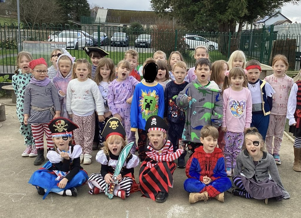 YGRhydypennau's tweet photo. ‘Môr Ladron mewn pyjamas’ dosbarthiadau Miss Jones a Mrs Jacobs 📚🏴‍☠️ #diwrnodyllyfr

Miss Jones and Mrs Jacobs’ classes as ‘Pirates in pajamas’ 📚🏴‍☠️ #worldbookday https://t.co/sMJS4FFIm8