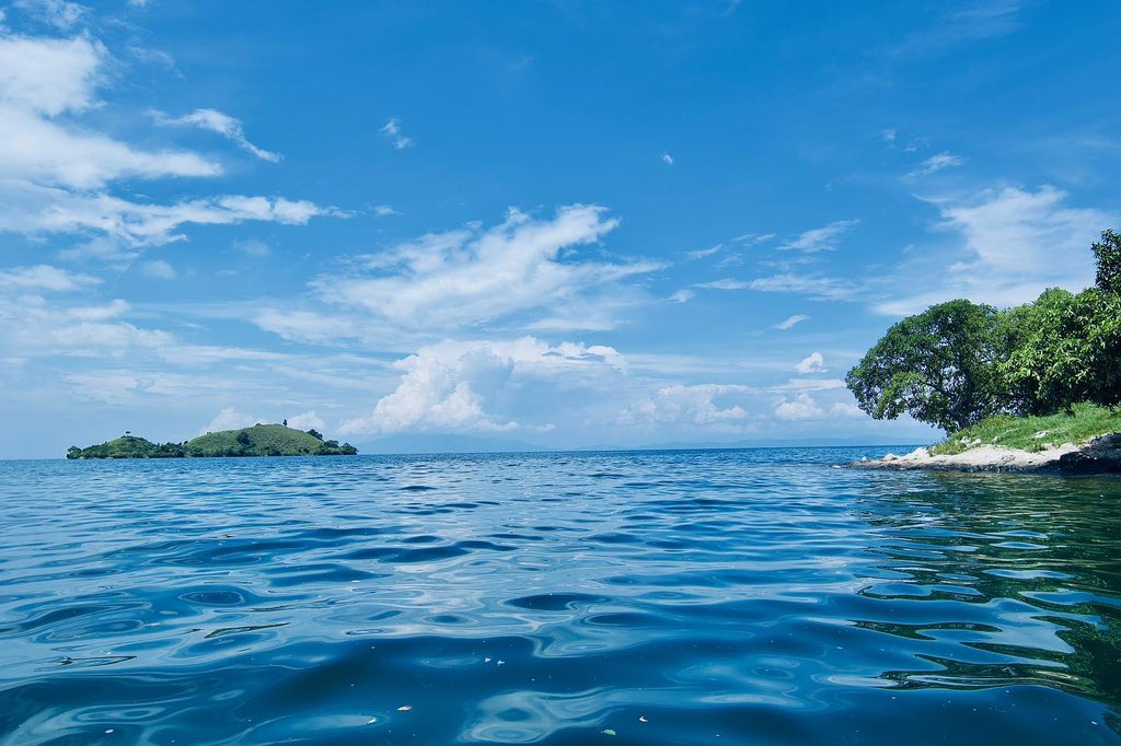 Impressive views of Lake Kivu taken on a Rwanda Safari. Visit East Africa for more. 📸 Courtesy #explore #lakekivu #naturephotography #visiteastafrica