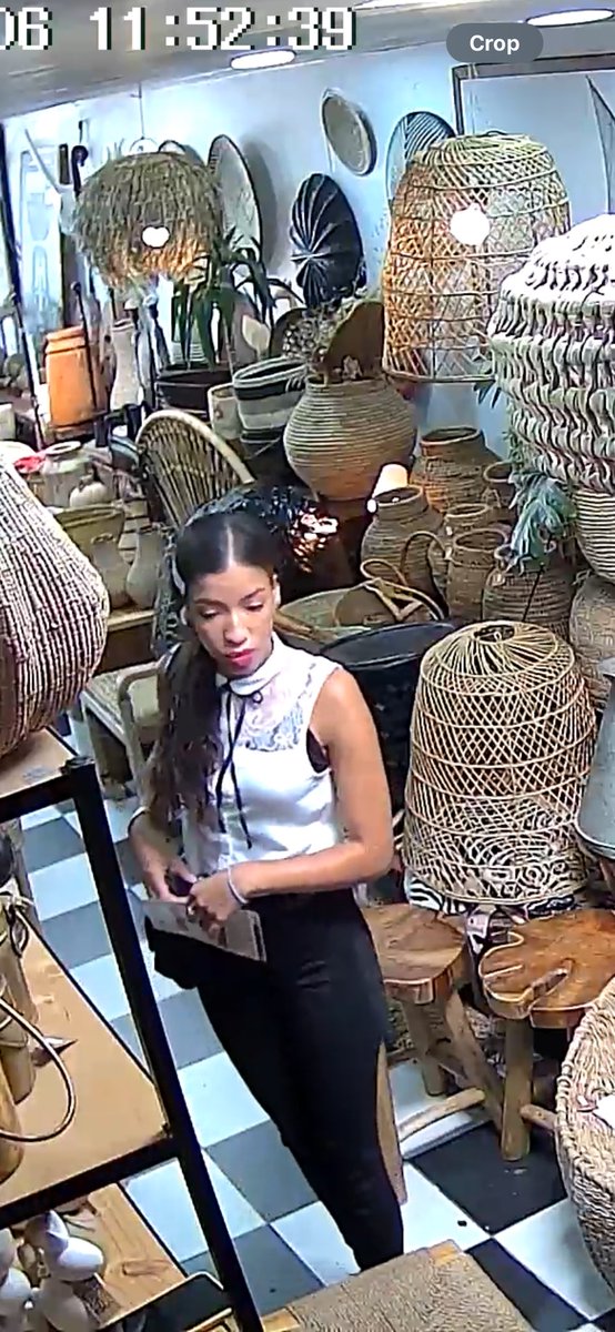 Pablo_AS's tweet image. Ojo con esta persona robando en una tienda de Alonso de Córdova. Favor difundir!