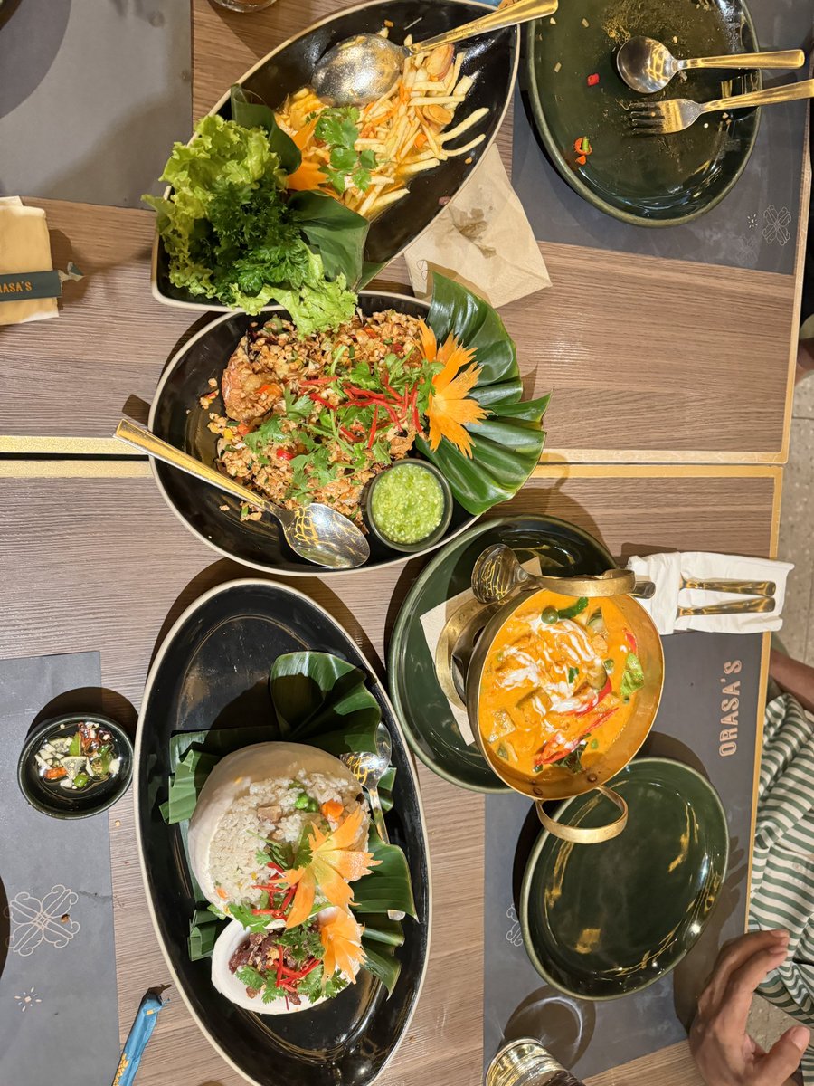 InaKinoy's tweet photo. Meet up mb Sisi dan ban Mer...enaaak semua makanannya, bagi pecinta masakan Thai, resto Orasa's sangat rekomen 🌶️ https://t.co/MWy7DtF98m