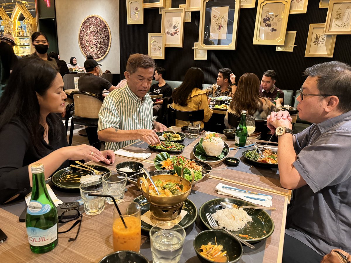 InaKinoy's tweet photo. Meet up mb Sisi dan ban Mer...enaaak semua makanannya, bagi pecinta masakan Thai, resto Orasa's sangat rekomen 🌶️ https://t.co/MWy7DtF98m