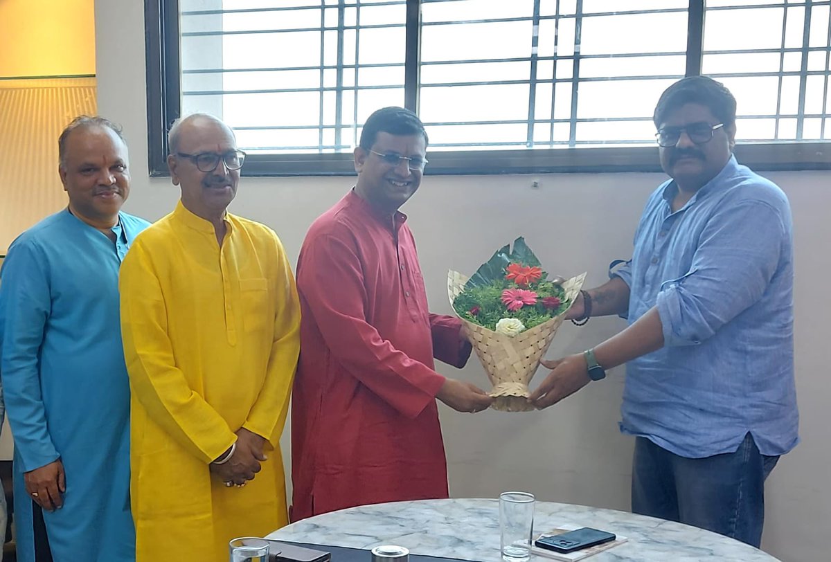 SanatanSanstha's tweet photo. Don't miss the insightful interview of Sanatan Sanstha spokesperson, @1chetanrajhans, by @MarathiDivya in Solapur on the occasion of Sanstha's 25th anniversary.

🕉️Mr. Chetan Rajahans highlighted the achievements of the Sanstha in promoting spirituality & social welfare over the 25 years. He also laid down the facts to show how the organization was falsely implicated in the murder case of few rationalists.