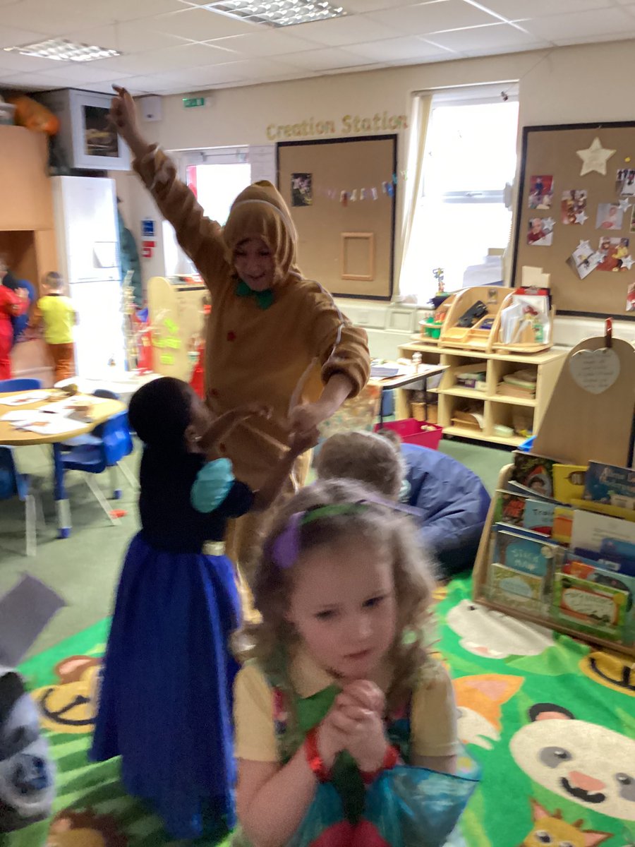 Nursery enjoyed a lovely World Book Day. The children were so excited to see each other in their costumes. We read stories, we laughed, we sang and danced! We celebrated to joy of books! ❤️🎉