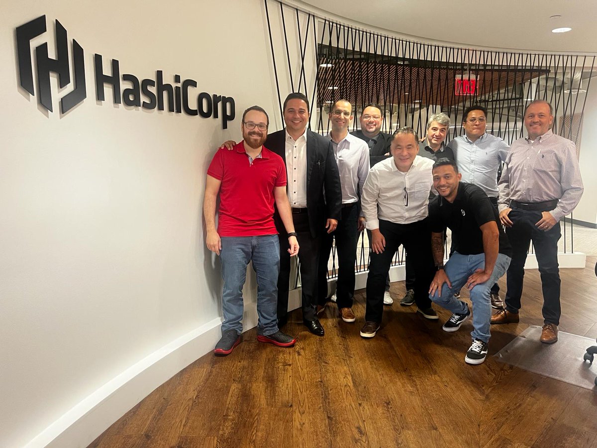 RodrigoAntao's tweet image. Pense num time bom… trabalhar com essa turma foi uma aula de compromisso, maturidade e senioridade. Um abração senhores. Foto de Setembro de 22.👏👏👏 #tbt #hashicorp #cloudnative #teambuilding