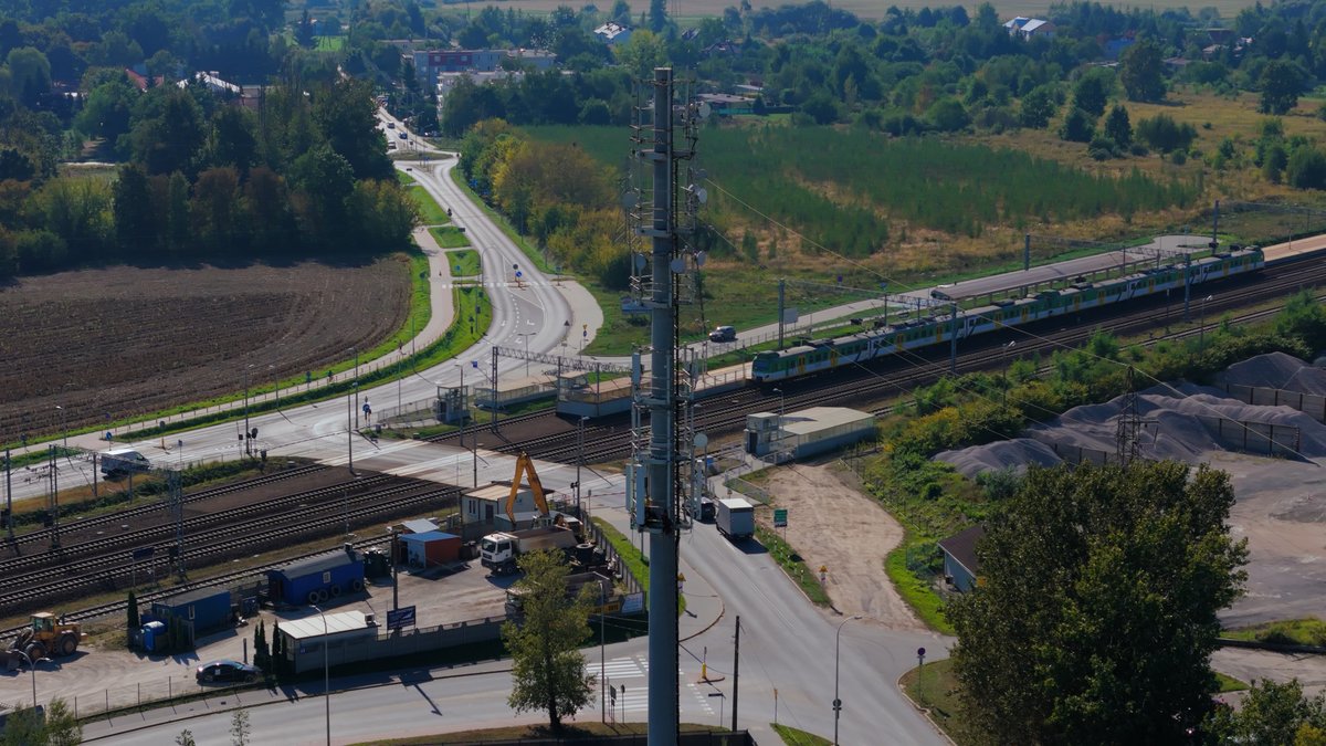 W ramach #BALTCOR5G Towerlink Poland (część grupy #Cellnex Poland) i CETIN a.s. (część #CETIN Group) @CETINCZ zbudują wspólną infrastrukturę #5G i #CAM na transgranicznych obszarach 🇵🇱 i 🇨🇿 wzdłuż A1. Projekt współfinansowany z programu #CEFDigital
Więcej: cellnex.com/pl-pl/news/cel…