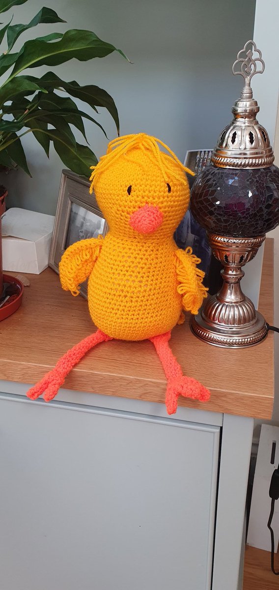 _ValODonovan's tweet photo. My first Easter Make.
The only shades I had in my stash so yeah, he's bright!
He's my #NeonChick and he brings joy! π₯ π
Pattern from @WomansWeeklyMag https://t.co/hlKd2MoFsA