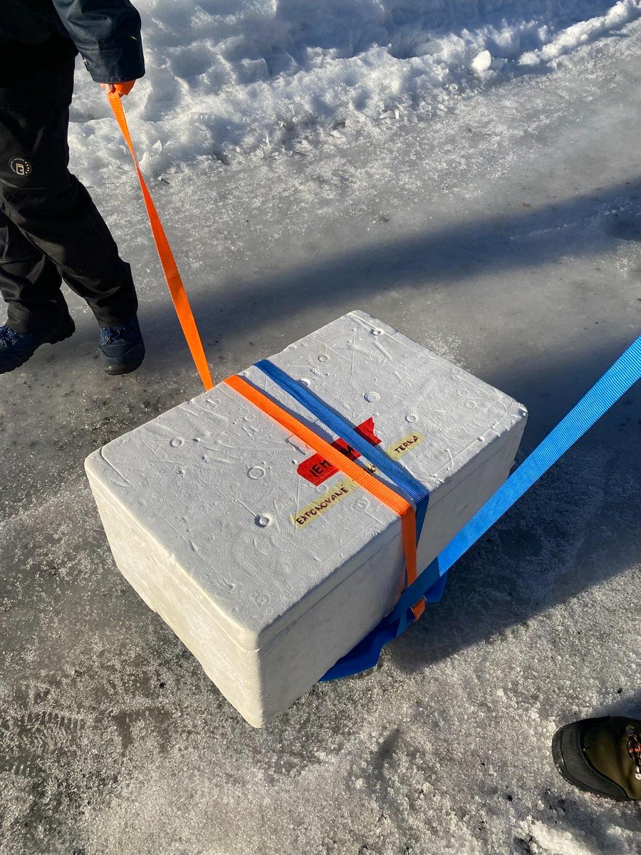 Final moments before truck departure for the heavy duty measurement campaign round.📸

💻 Checking all the instruments are working
⚒ Checking the pumps 
🔬 Replacing new filters 
⚗ Carefully bringing the cells 

#particles #airquality #testcampaign