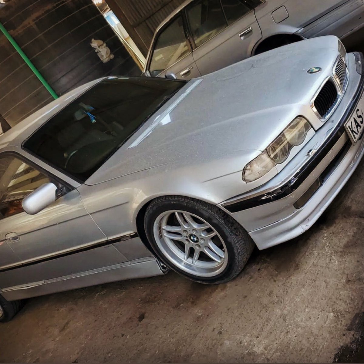 Stunning in #beauty 

#vintage as they come.

Our #car #pic of the #day is the #bmw #e38 

Tag owner

For the #love of #classic #cars
#photooftheday