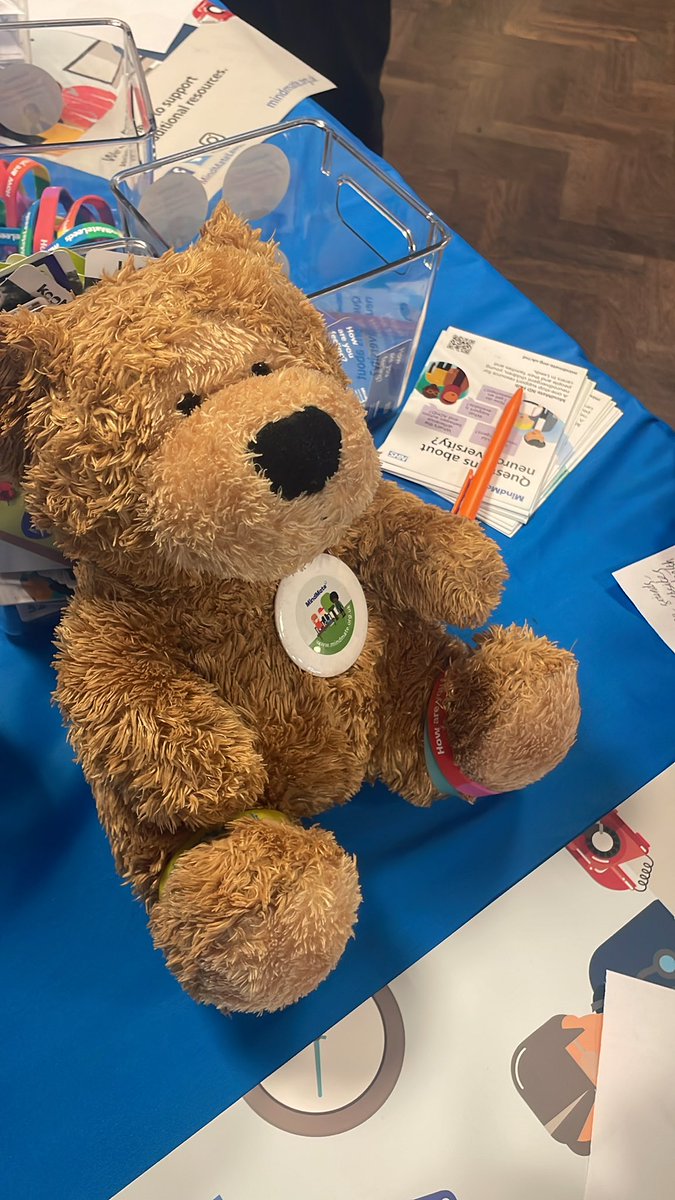 We’re @oulton_academy today speaking to students about #mentalhealth and wellbeing Come grab a #mindmateleeds wrist band 🐻😀