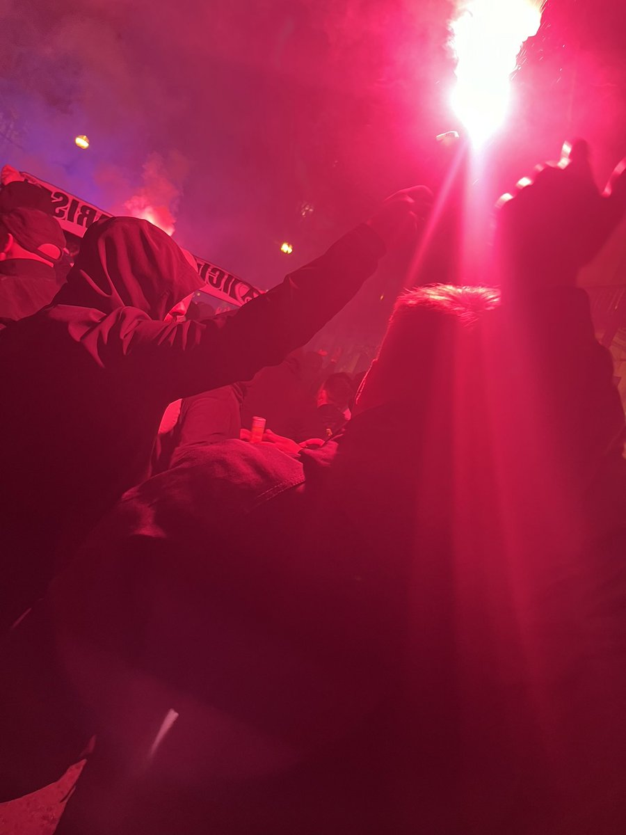 JSB93x's tweet photo. A PROPER AWAY DAY. #PSG https://t.co/pRdYSJH7vi