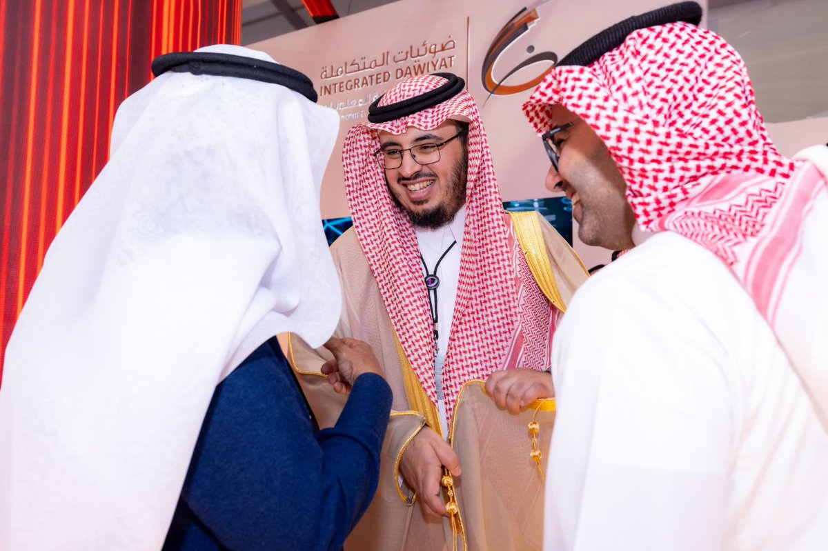 DAWIYAT's tweet photo. تشرفّنا اليوم بزيارة سعادة نائب محافظ هيئة الاتصالات والفضاء والتقنية الأستاذ رائد بن إبراهيم الفايز ، لجناح #ضوئيات_المتكاملة المقام ضمن فعاليات المؤتمر التقني #ليب24
#LEAP24 https://t.co/xn7gKqhoxd