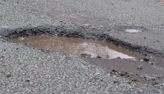 ENVIRONMENT: @CheshirePCC warning amid reports more drivers are involved in road collisions while trying to avoid potholes thenantwichnews.co.uk/2024/03/07/che…