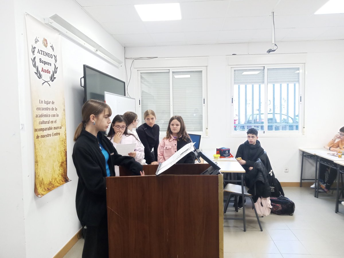 iessapereaude's tweet photo. Hoy ha tenido lugar otra fabulosa sesión del #ClubdeLecturadelSapere en la que han conferenciado Susana Cabezas, Denis Irimia, Elena Zubillaga, Carolina de la Vega, Valeria Hernández, Diego Vadillo Aruca Torregrosa y David Méndez.
#IESSapereAude 
Imágenes: (c) #IESSapereAude https://t.co/bFjAgyMP04