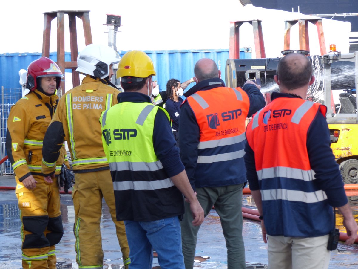 STP_palma's tweet photo. We keep learning! Thanks to this we have a team that is well prepared for any unforeseen eventuality.
#stpshipyardpalma #superyachts #ipmgroup #drill #team #securityfirst #stp #openshipyard #boatrefit #shipyard #yacht #stpshipyard #palmademallorca #boatlife https://t.co/DnXgS63ffa