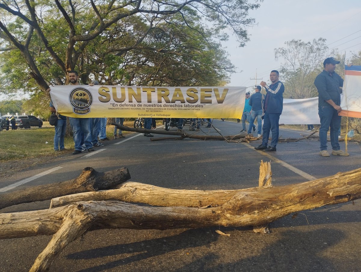 suntrasev's tweet photo. Exigimos soluciones a los continuos incumplimientos de la empresa #Vigil #UTMaximum ayer cierre de vías en #Guajira y hoy en #Valledupar donde estan los controles a estas empresas que violan los derechos de los trabajadores @UNPColombia @PalmaEdwin @MintrabajoCol @sosltdaoficial https://t.co/nPhwsEL4db