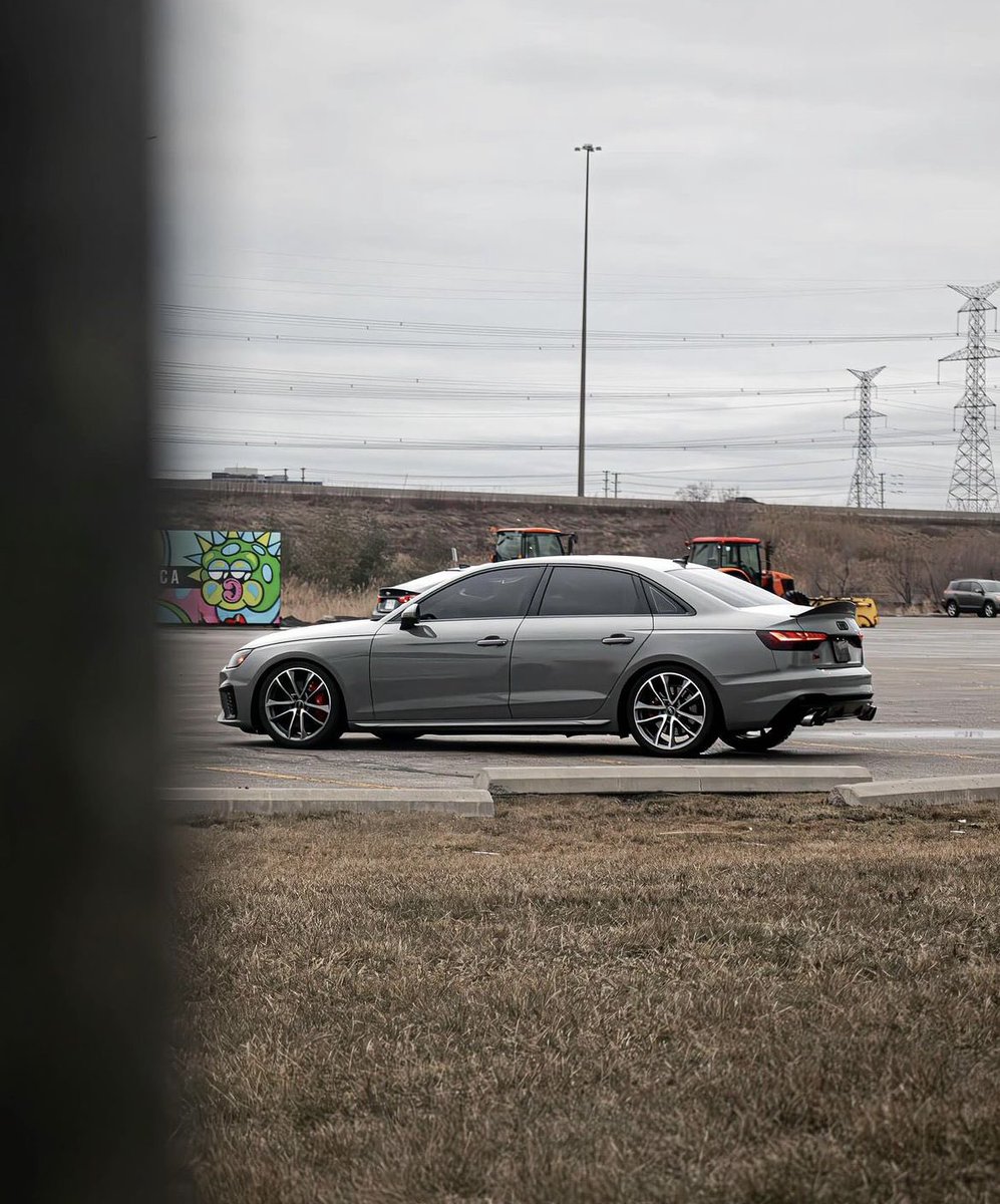 NtdCars's tweet photo. Có bác nào mê Audi không ạ, 4 vòng tròn này đơn giản khoẻ khoắn đẹp sang trọng các bác nhỉ ☺️ https://t.co/TifQQlSLEH
