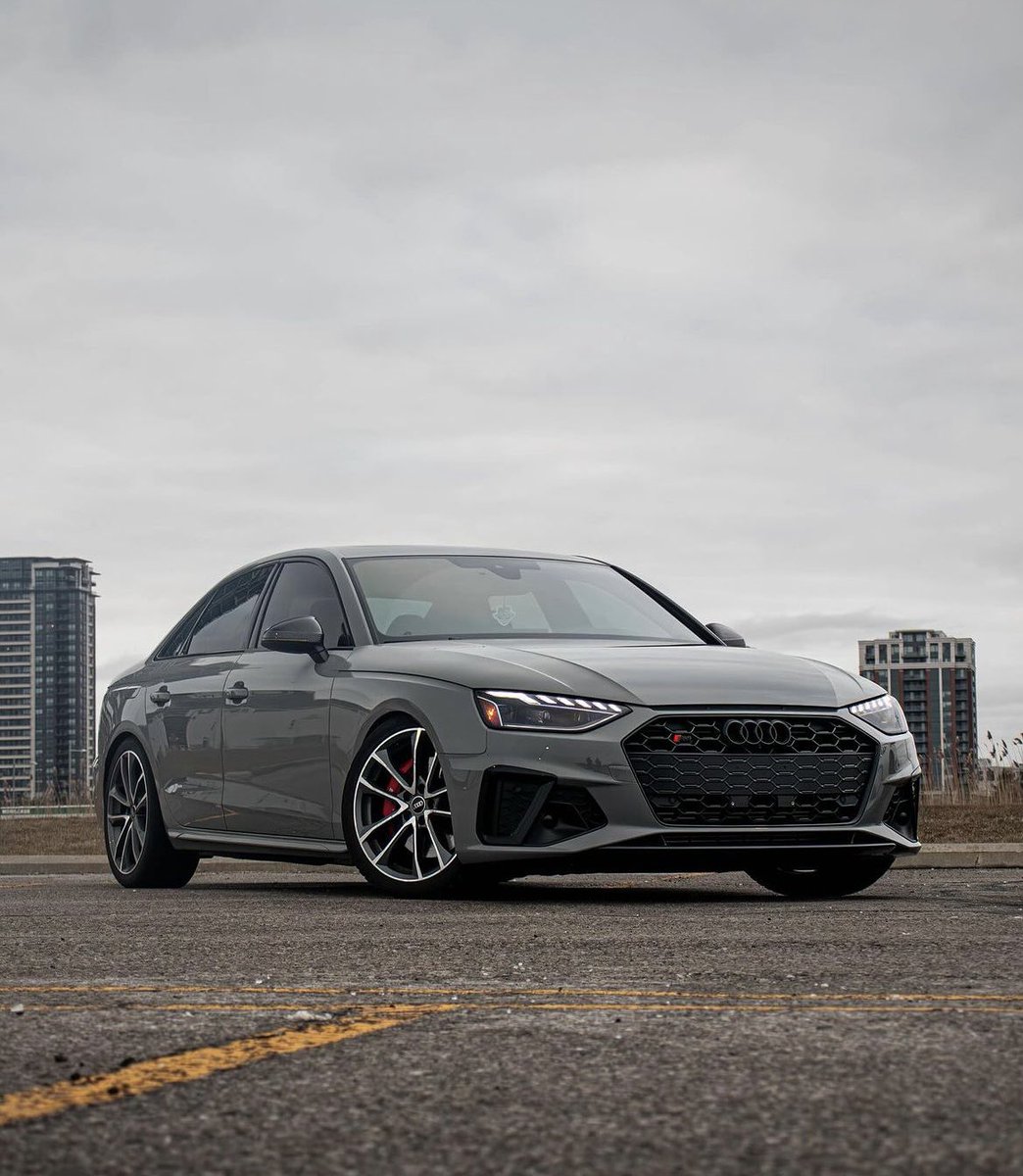 NtdCars's tweet photo. Có bác nào mê Audi không ạ, 4 vòng tròn này đơn giản khoẻ khoắn đẹp sang trọng các bác nhỉ ☺️ https://t.co/TifQQlSLEH