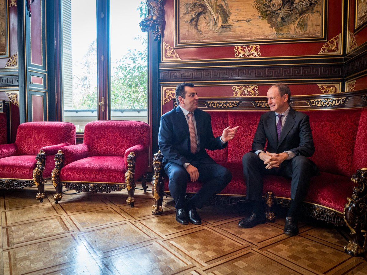 🇦🇷 Hoy hemos tenido una reunión entre <a href="/leocifelli/">Leonardo Cifelli</a>, secretario de Cultura de Argentina, y <a href="/luispradosc/">Luis Prados Covarrubias</a>. 

Hemos hablado de la gran cantidad de artistas y creadores argentinos que vienen a <a href="/casamerica/">Casa de América</a> y hemos apostado por estrechar lazos con las instituciones culturales estatales.