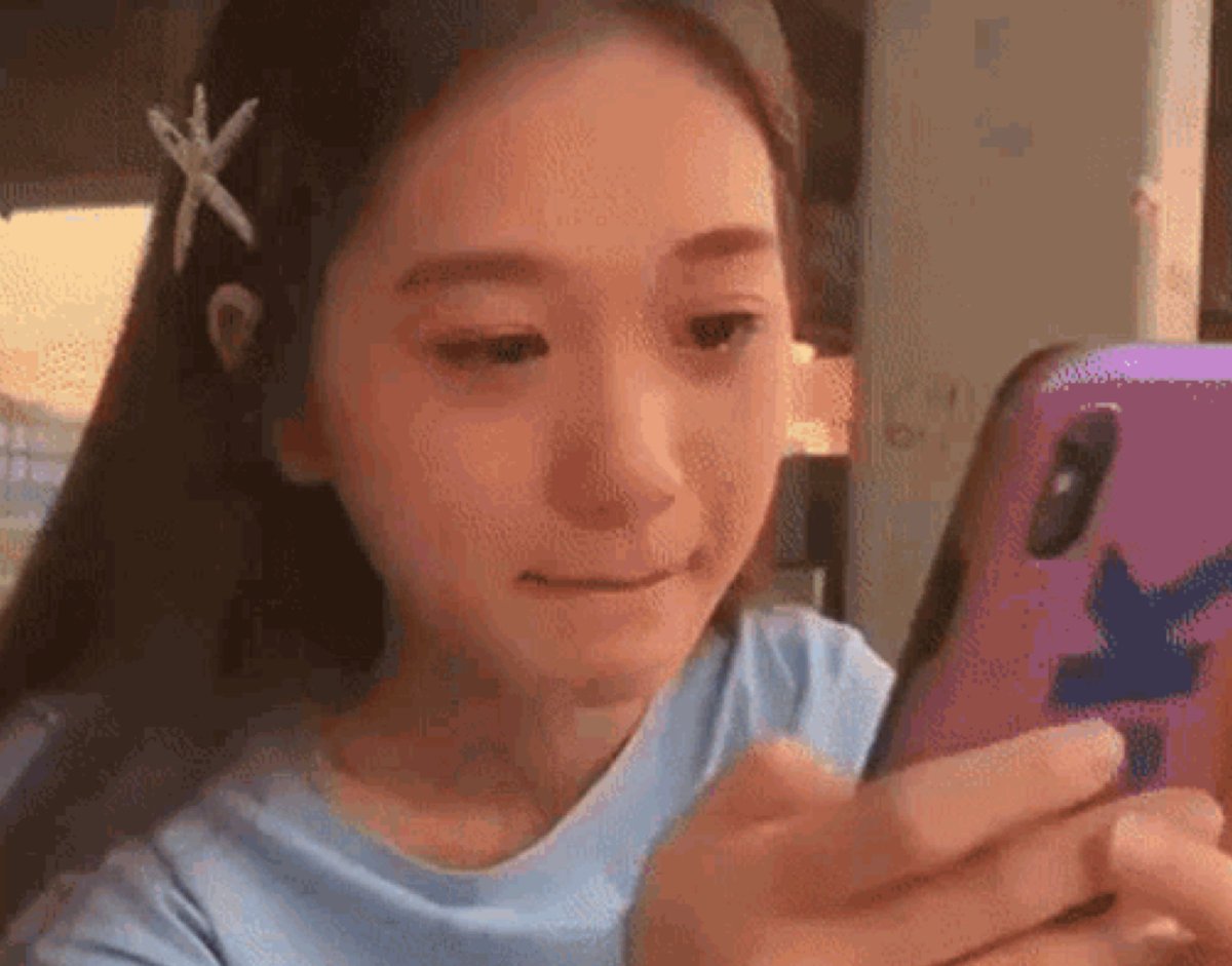 9GAG's tweet photo. Me looking at my bank account after prioritizing my happiness this month https://t.co/mq2FMITdIH