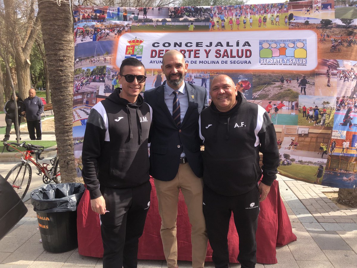 DEPORTEYSALUD4's tweet photo. El Concejal @Carlos1Perello da el pistoletazo de salida al Cross de la liga de la diversidad en deporte adaptado.
#dismo
#afesmo
#astrapace
#colegiolosolivos https://t.co/cAoRVoNnrZ